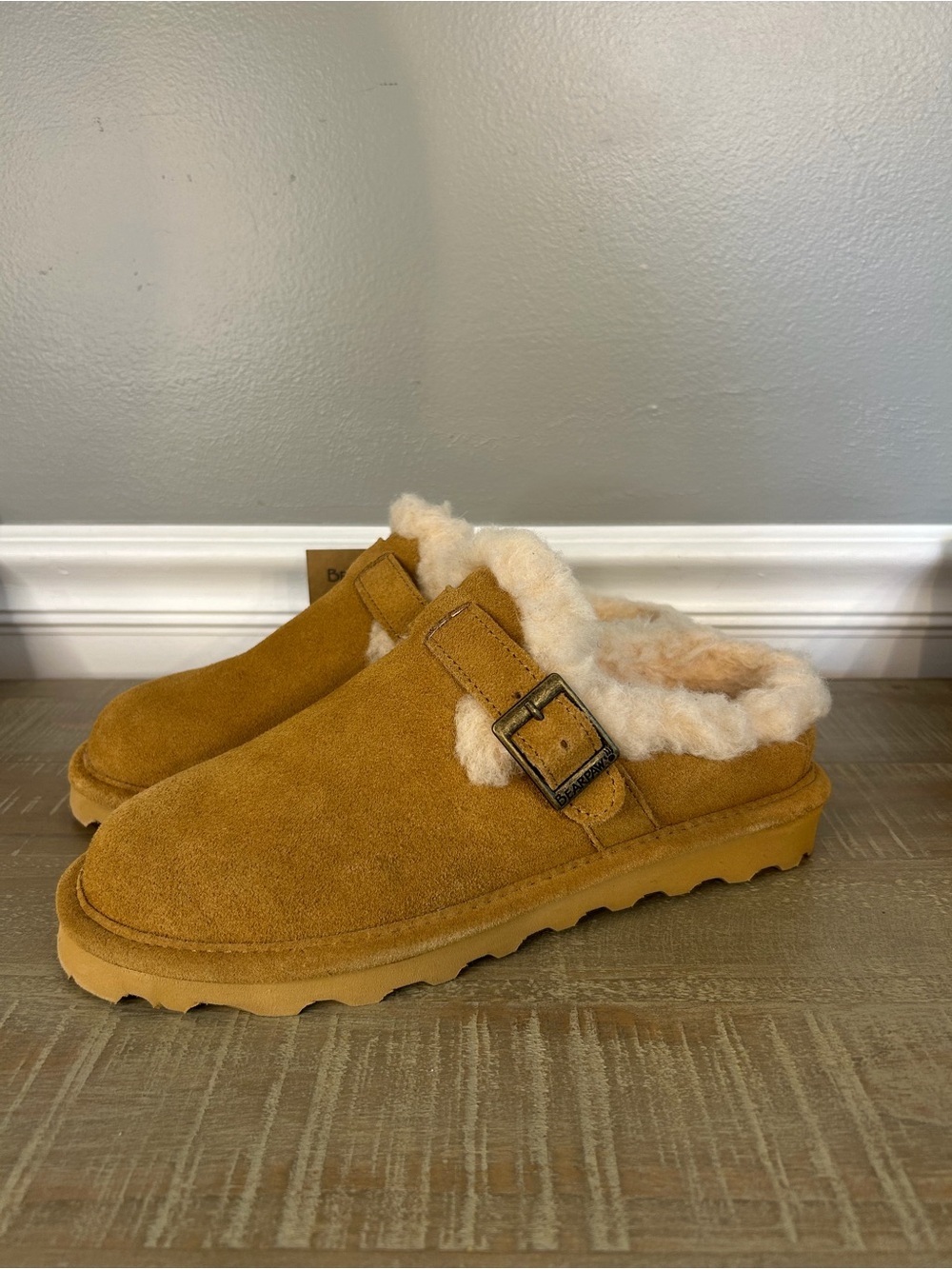 *NWT* BearPaw Women’s Tan Suede Jillian Mules, Size 8